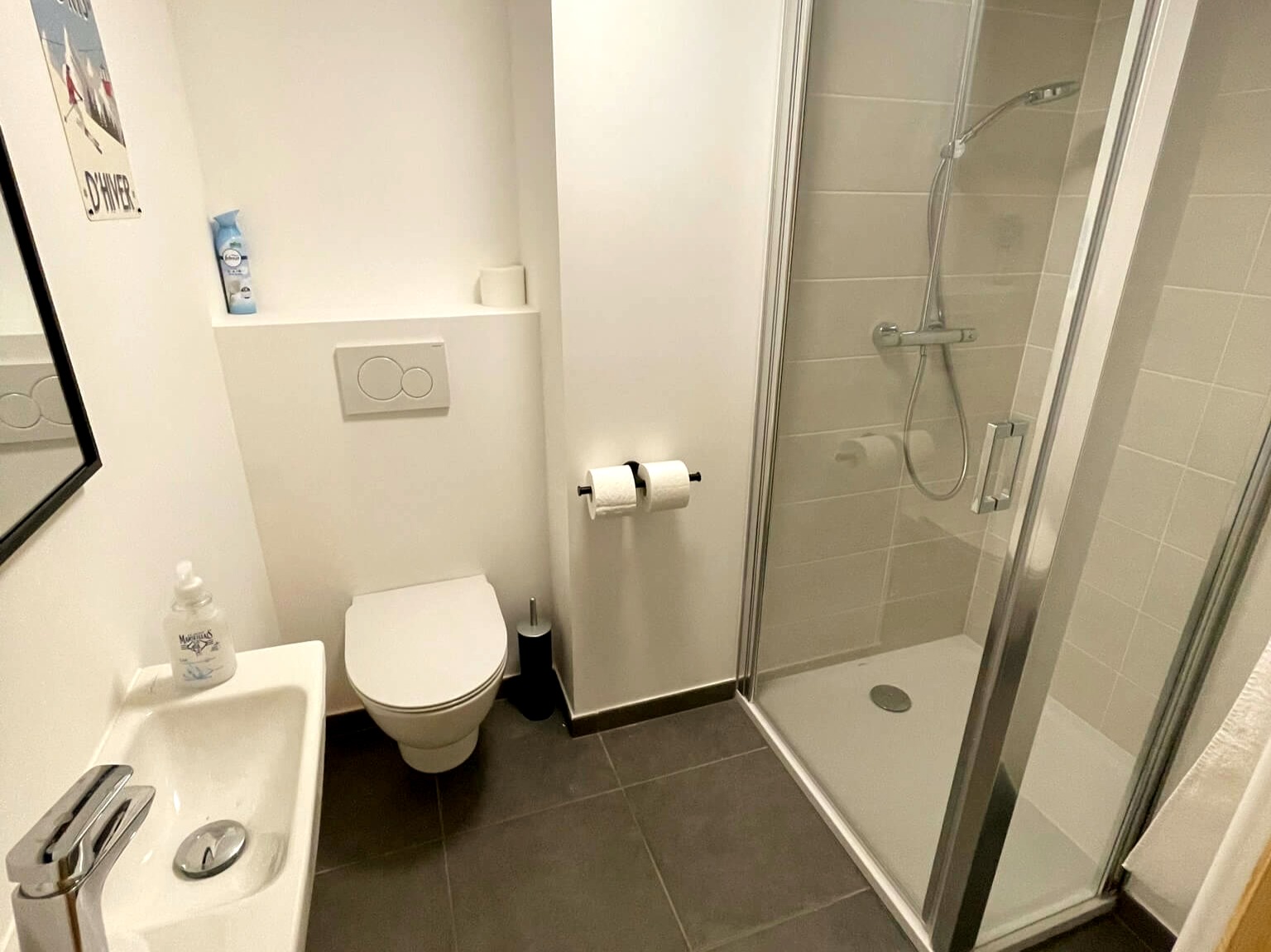 Full Bathroom